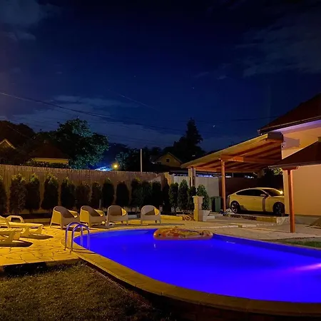 Mika'S Poolhouse Villa Belgrade Exterior photo
