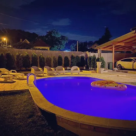 Mika'S Poolhouse Villa Belgrade Exterior photo