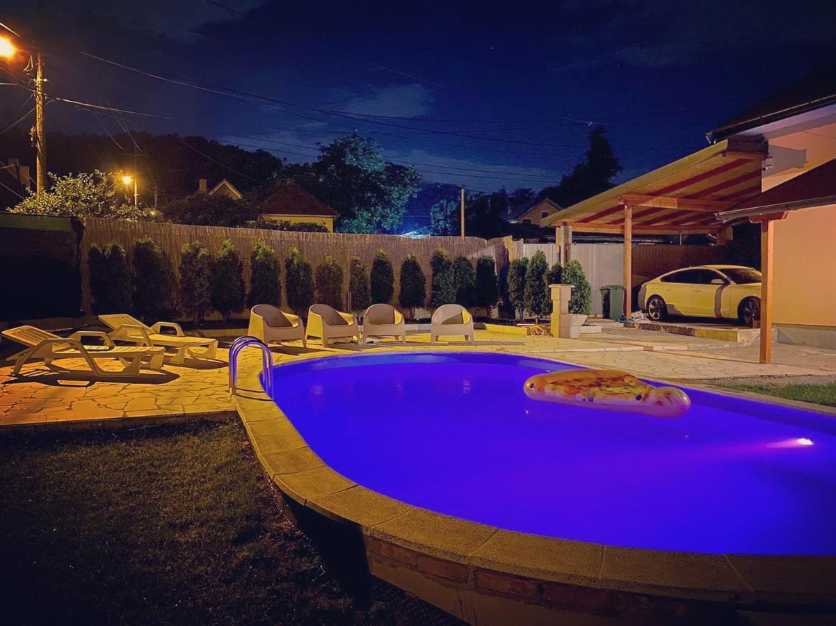 Σπίτι διακοπών Mika's Poolhouse Βελιγράδι